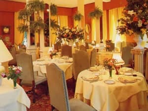 thumbnail: Restaurant