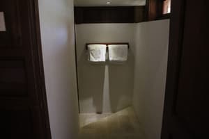thumbnail: Bathroom amenities