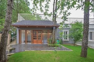 thumbnail: Bar (on property)