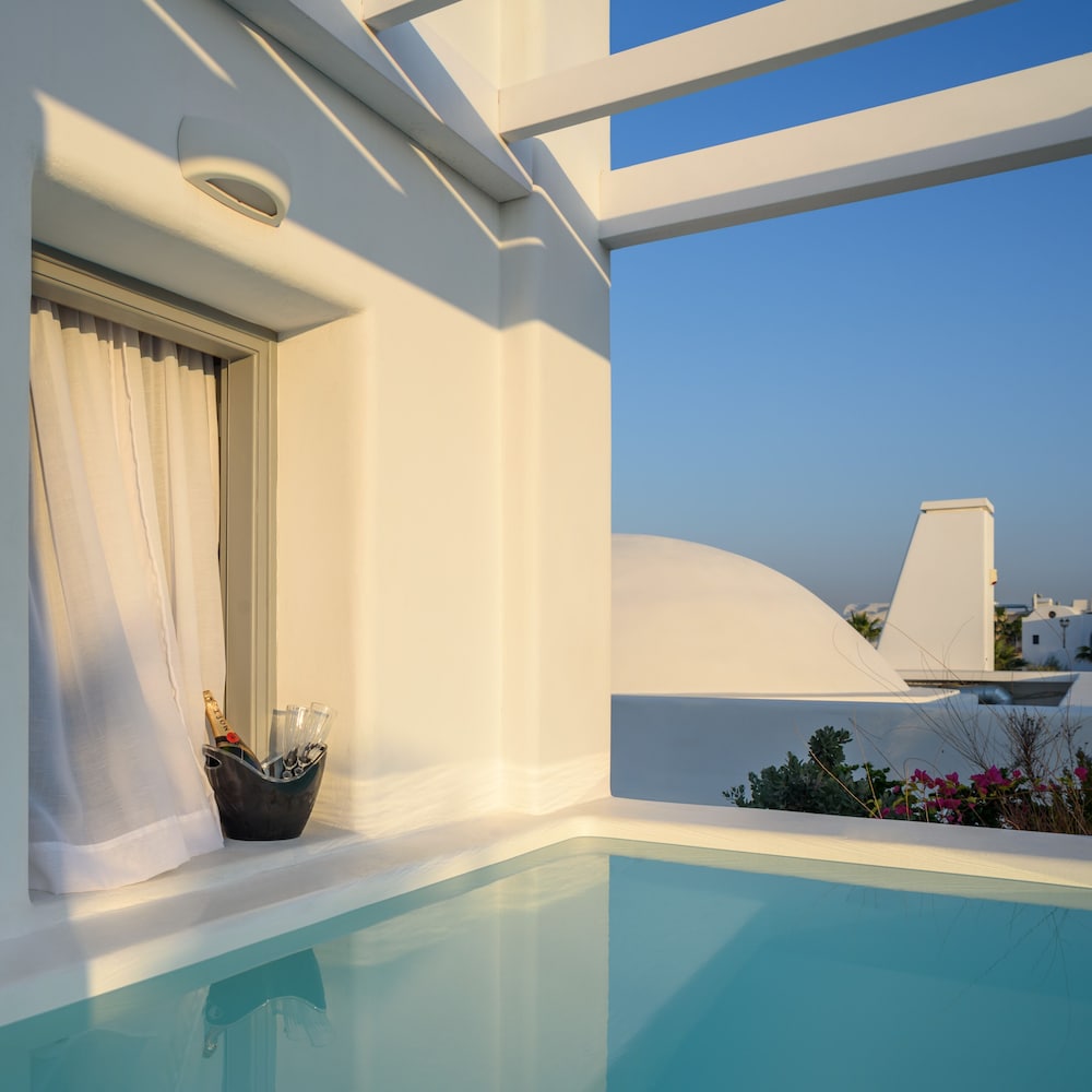 Private spa tub