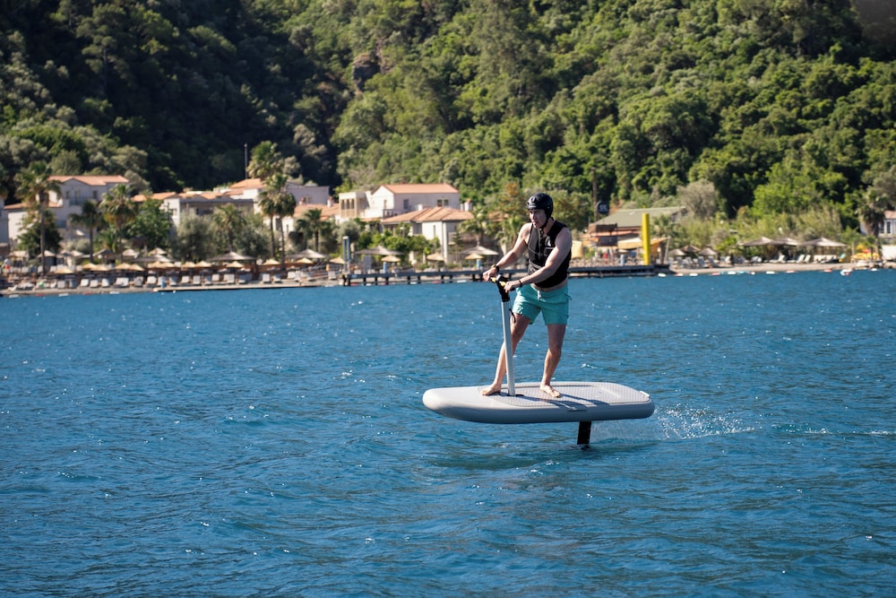Surfing/boogie boarding