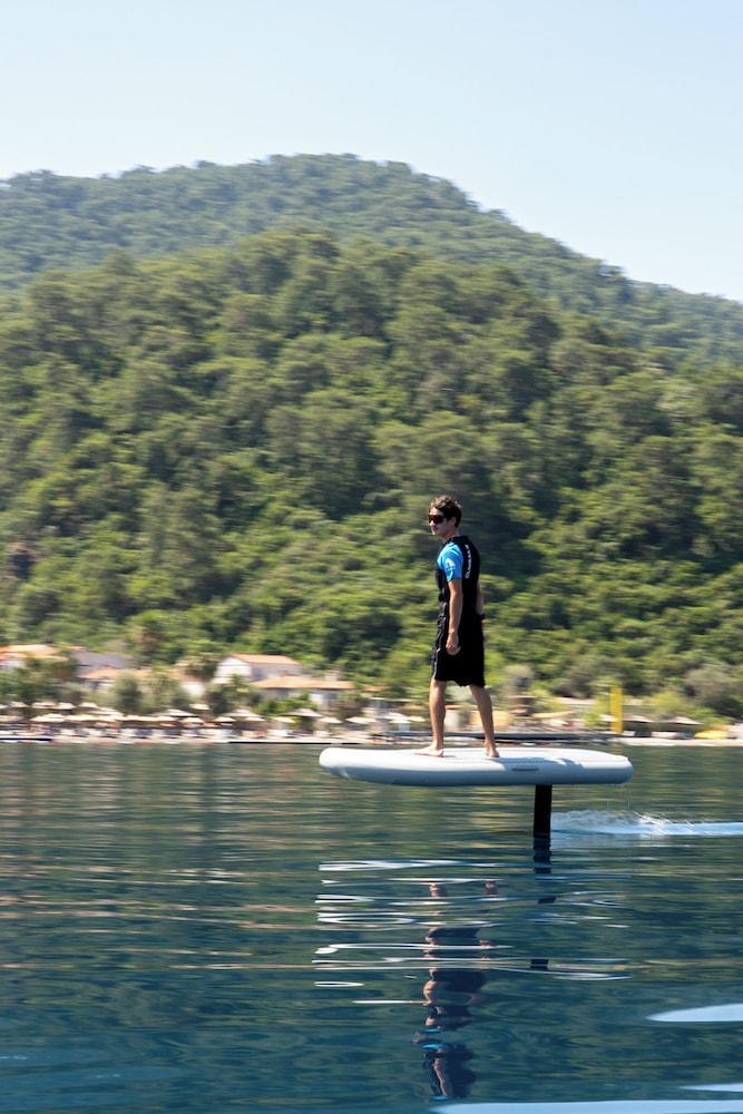 Surfing/boogie boarding