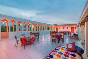 thumbnail: Outdoor dining