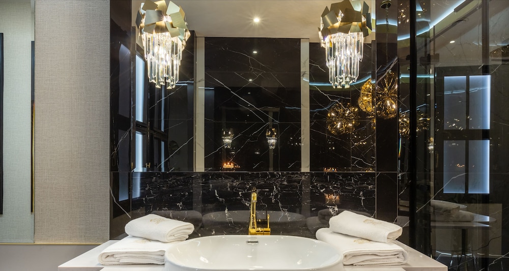 Bathroom sink