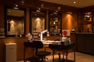 thumbnail: Nail salon