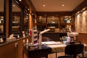 thumbnail: Nail salon
