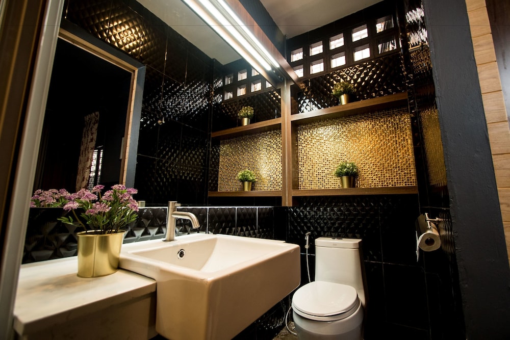 Bathroom sink