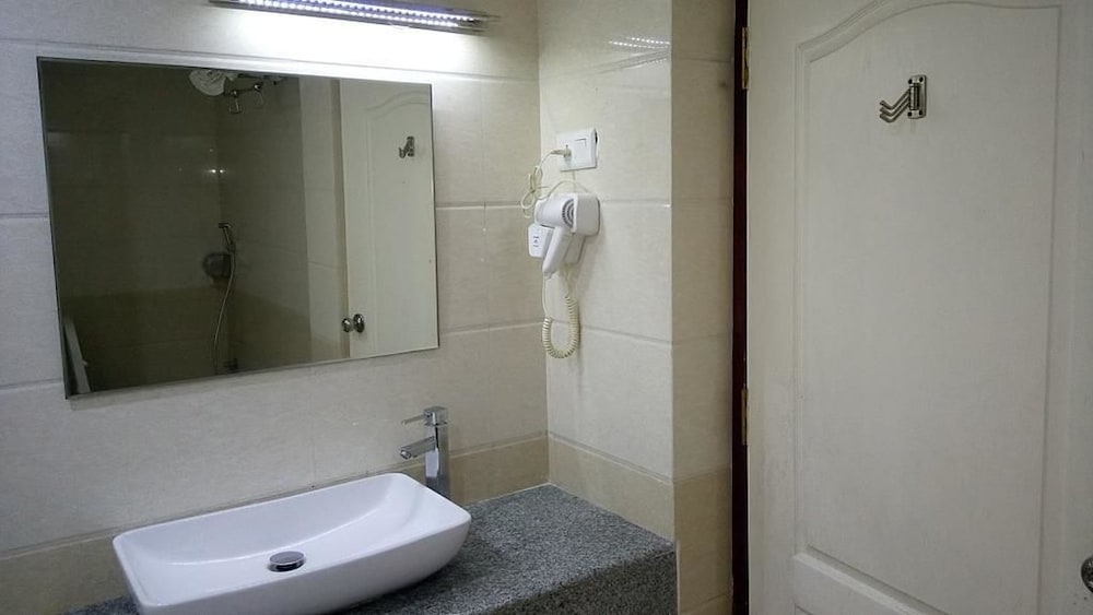 Bathroom sink