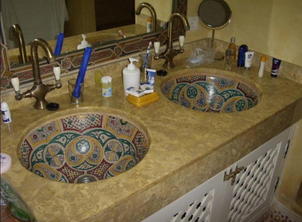 Bathroom sink