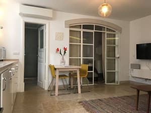 thumbnail: In-room dining
