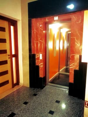 thumbnail: Interior entrance