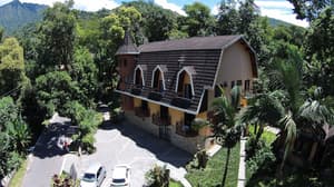 thumbnail: Front of property