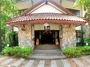thumbnail: Courtyard