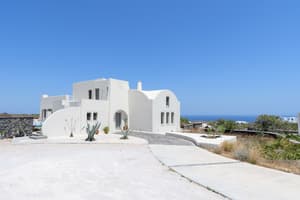 thumbnail: Front of property