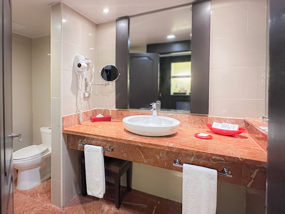 Bathroom sink