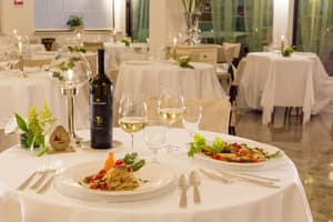 thumbnail: Restaurant