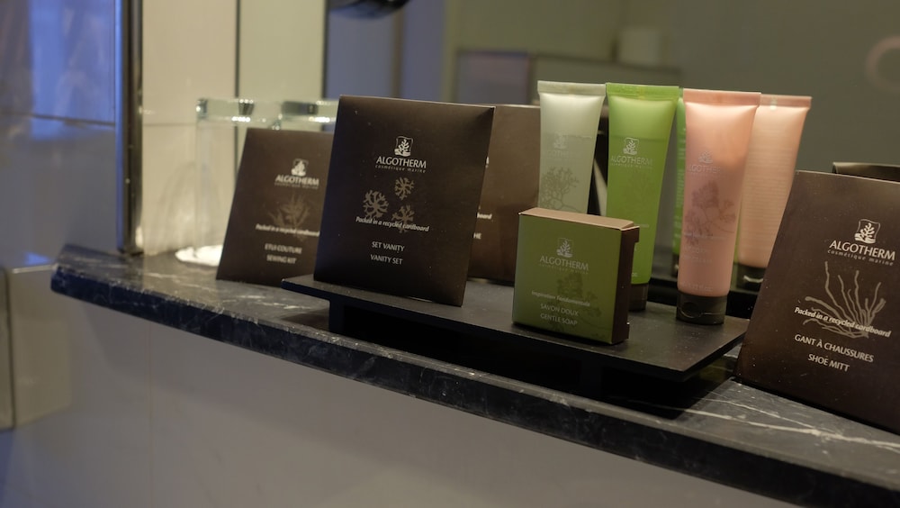 Bathroom amenities