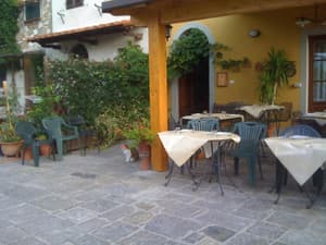 thumbnail: Outdoor dining