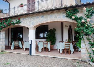 thumbnail: Outdoor dining