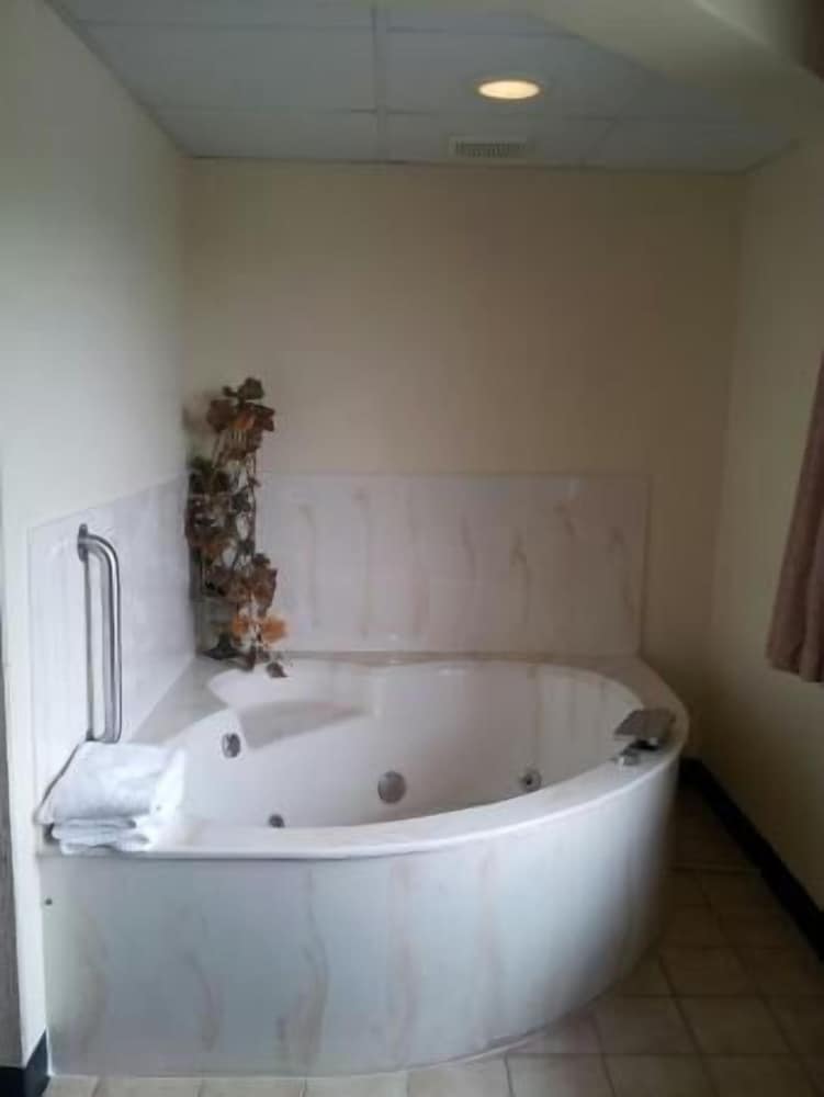 Jetted tub