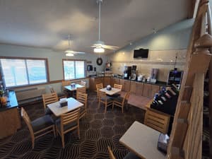 thumbnail: Breakfast area