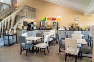 thumbnail: Breakfast area