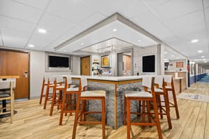 thumbnail: Bar (on property)
