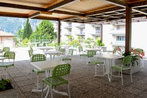 thumbnail: Outdoor dining