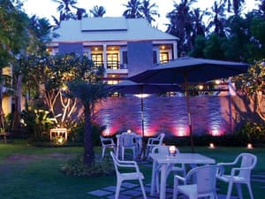 thumbnail: Outdoor dining