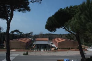 thumbnail: Exterior detail