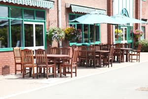 thumbnail: Outdoor dining