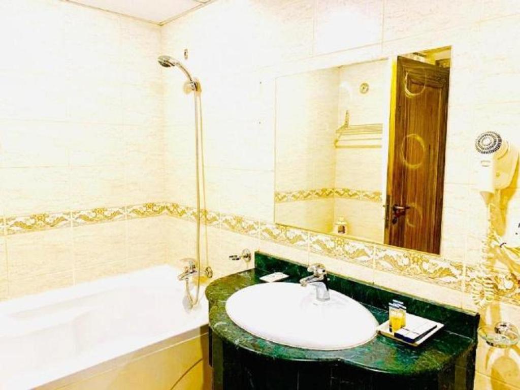 4284f80240ec959d621cc1189568772a.jpg