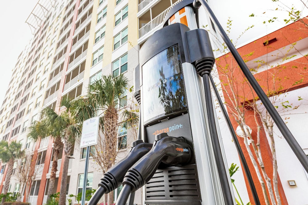 Electric vehicle charging station