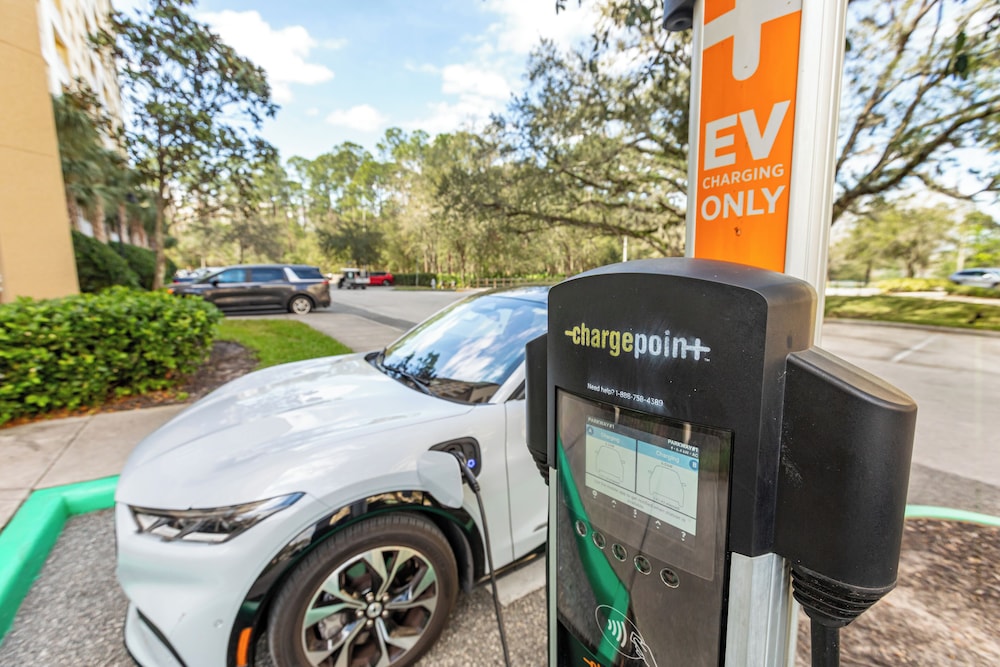 Electric vehicle charging station