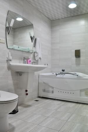 thumbnail: Bathroom amenities