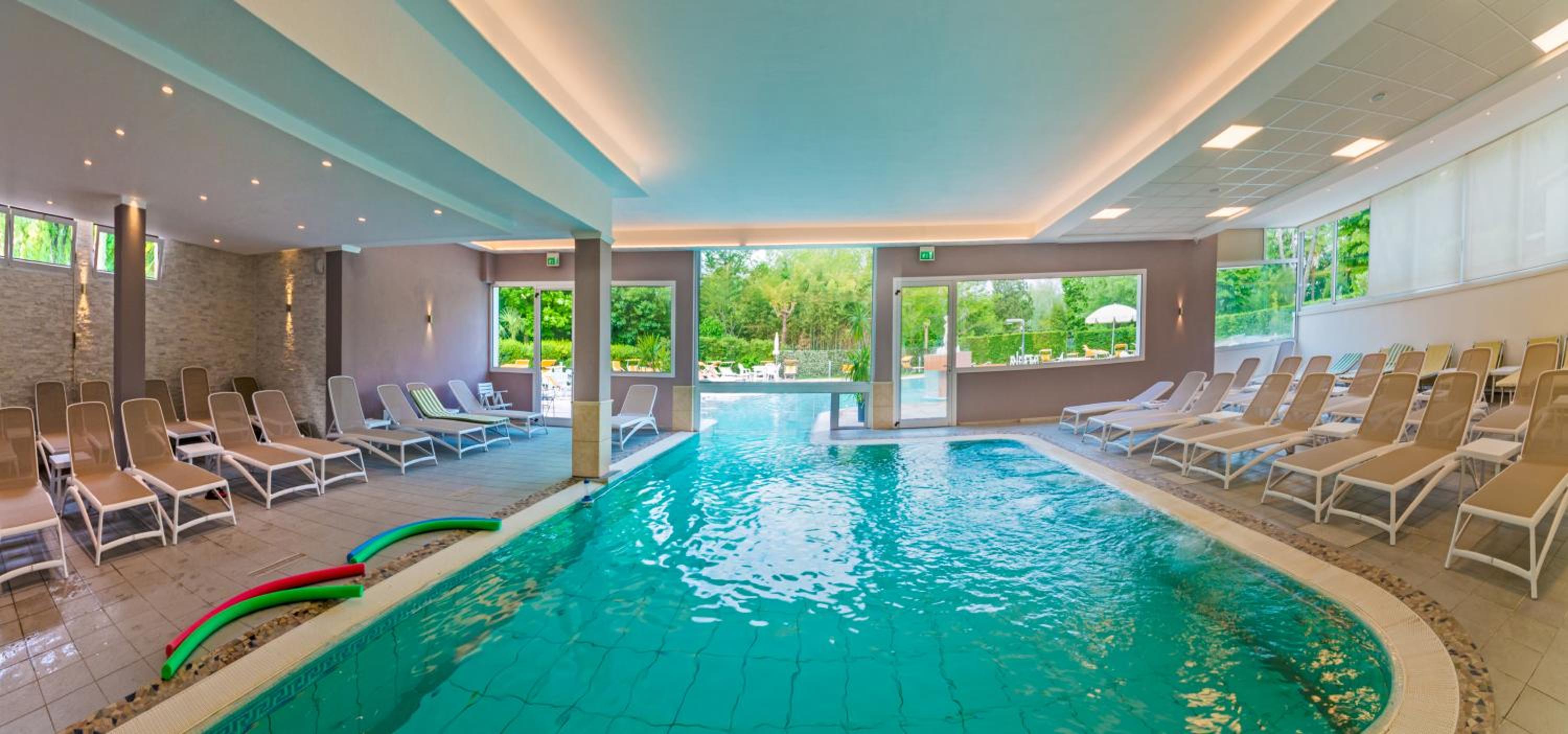 Swimming pool-spa