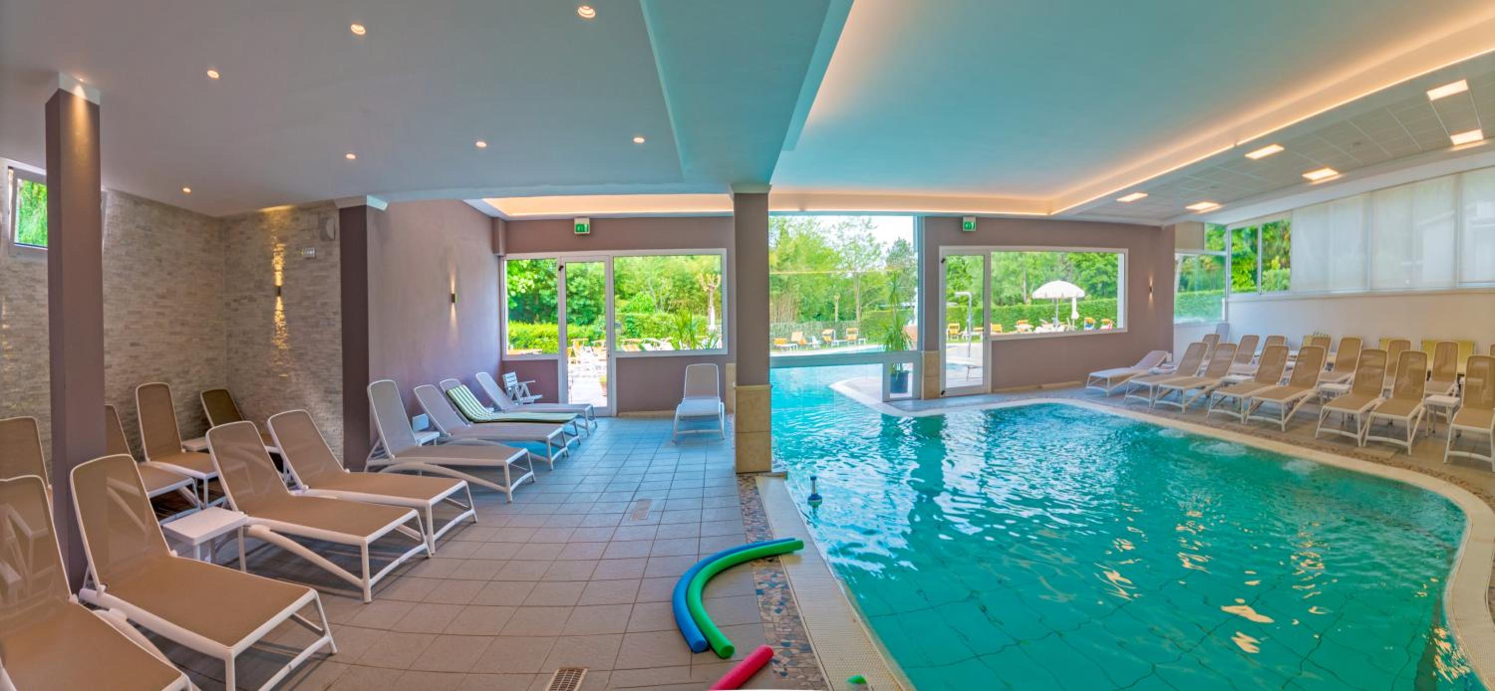 Swimming pool-spa