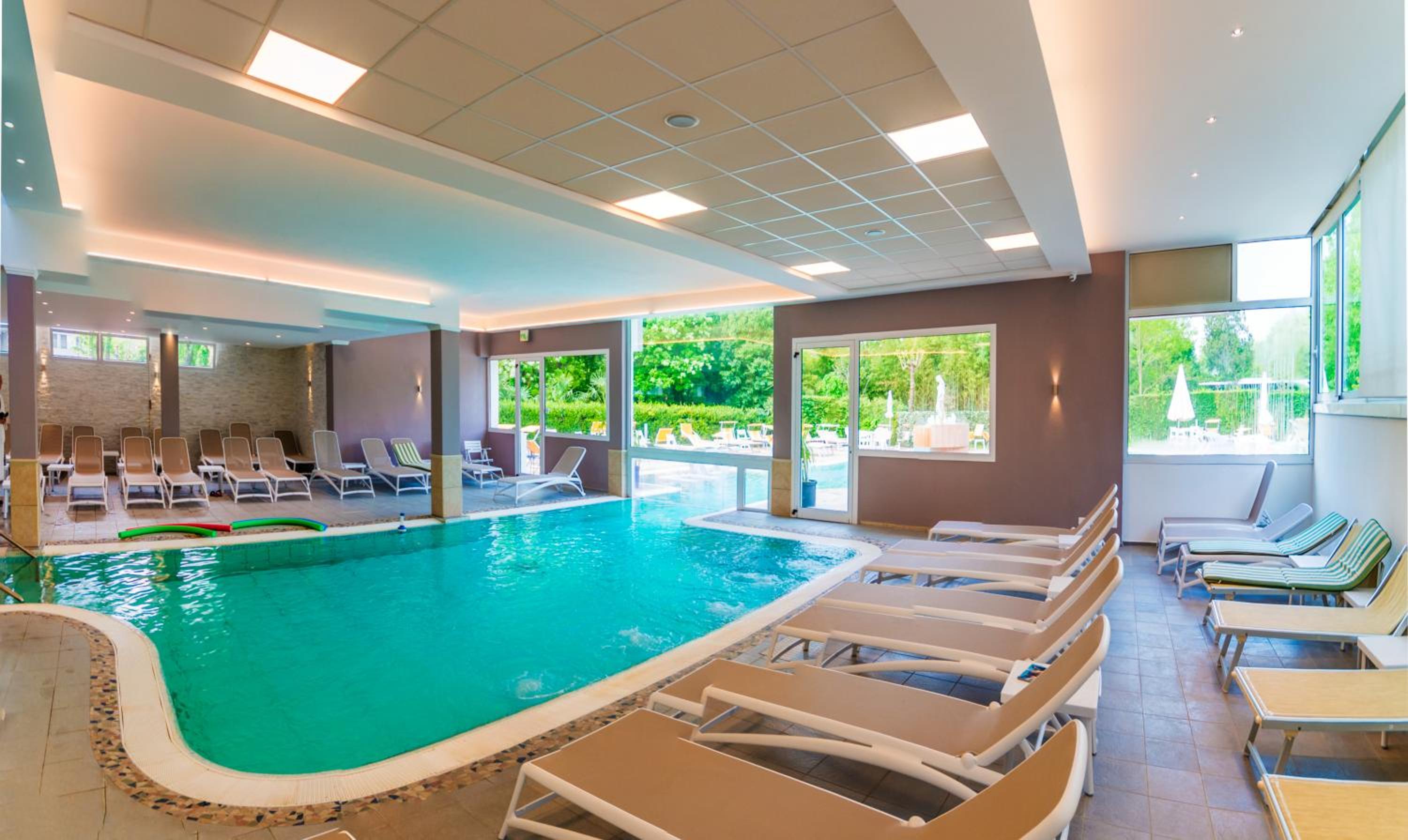 Swimming pool-spa