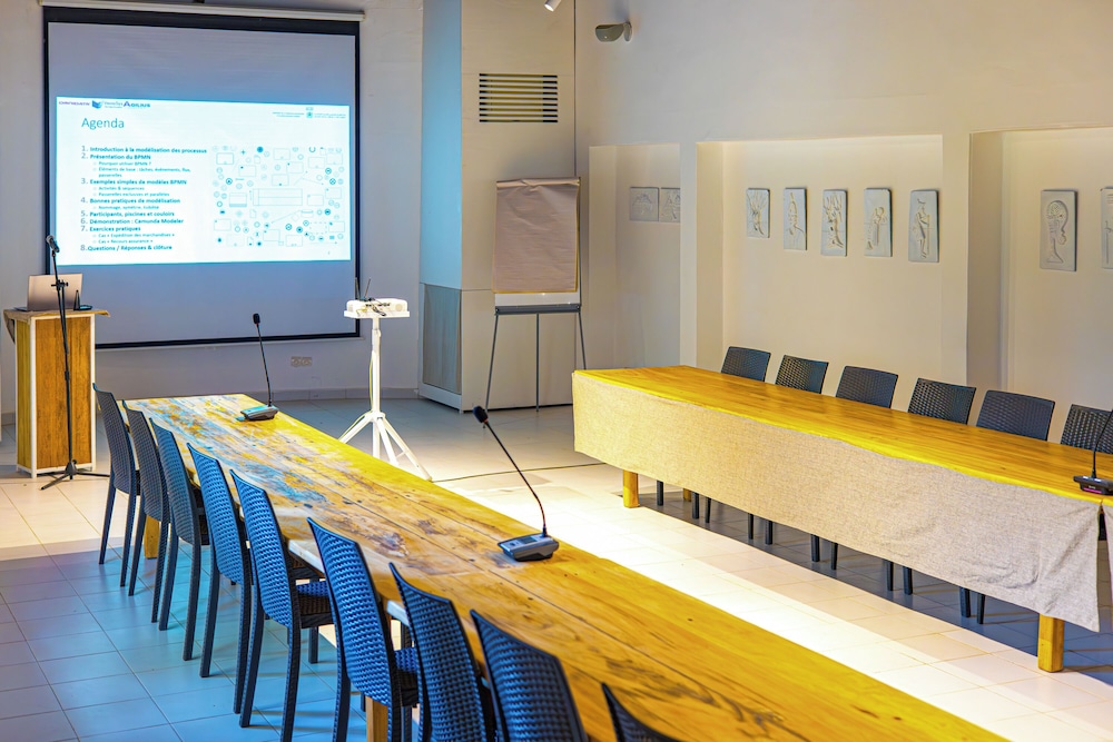 Meeting facility