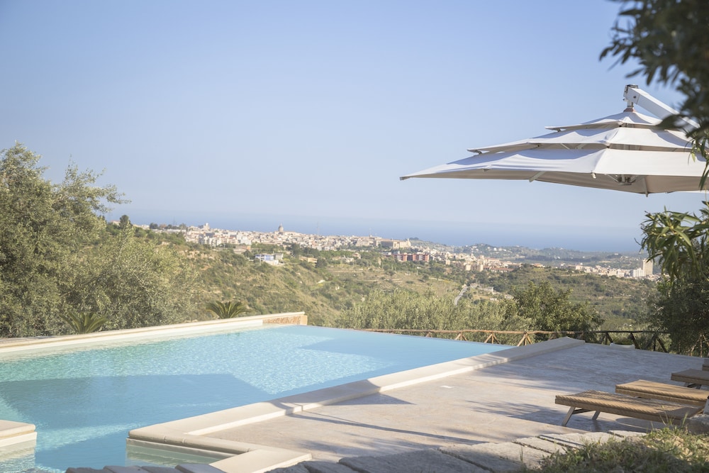 Infinity pool