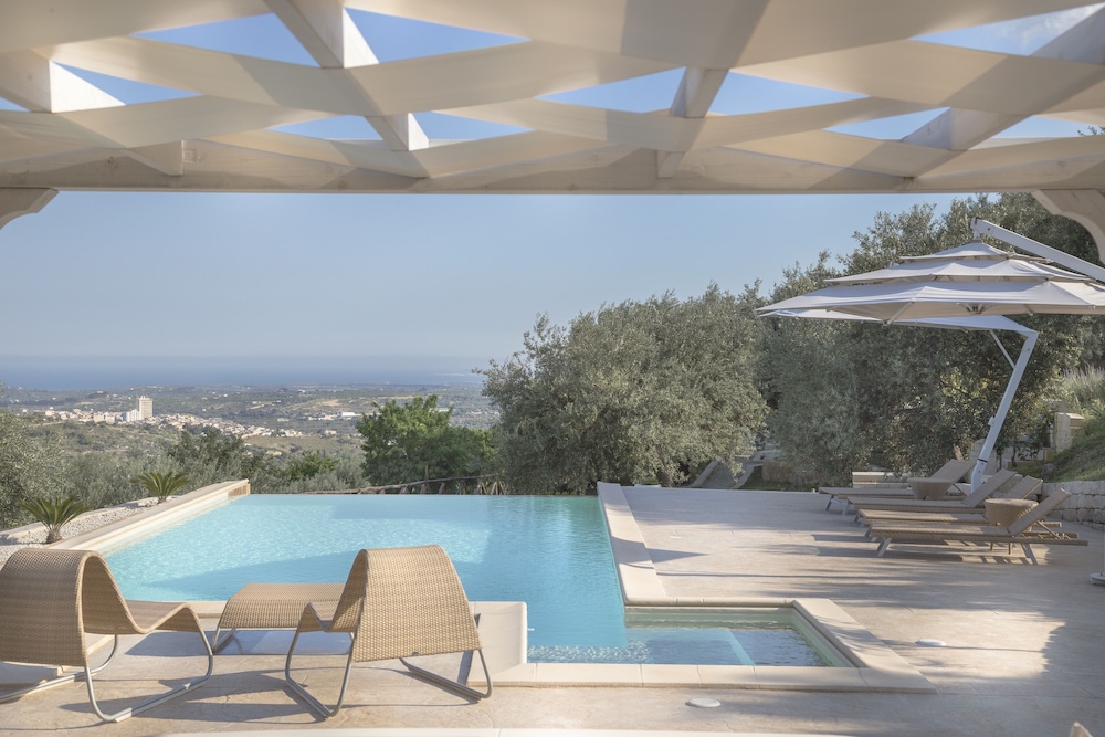 Infinity pool