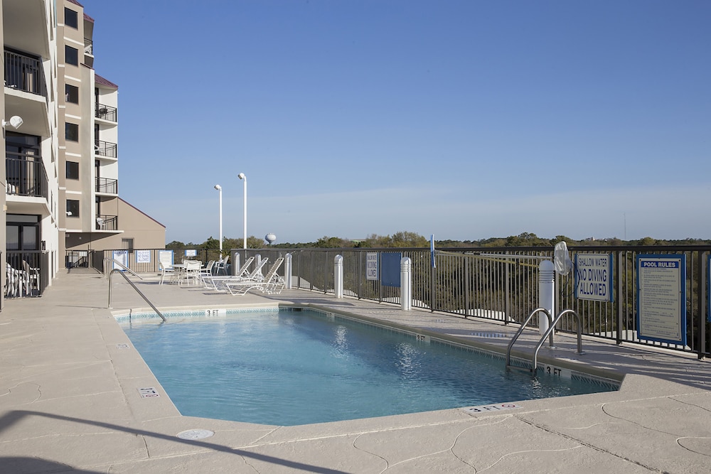 Rooftop pool