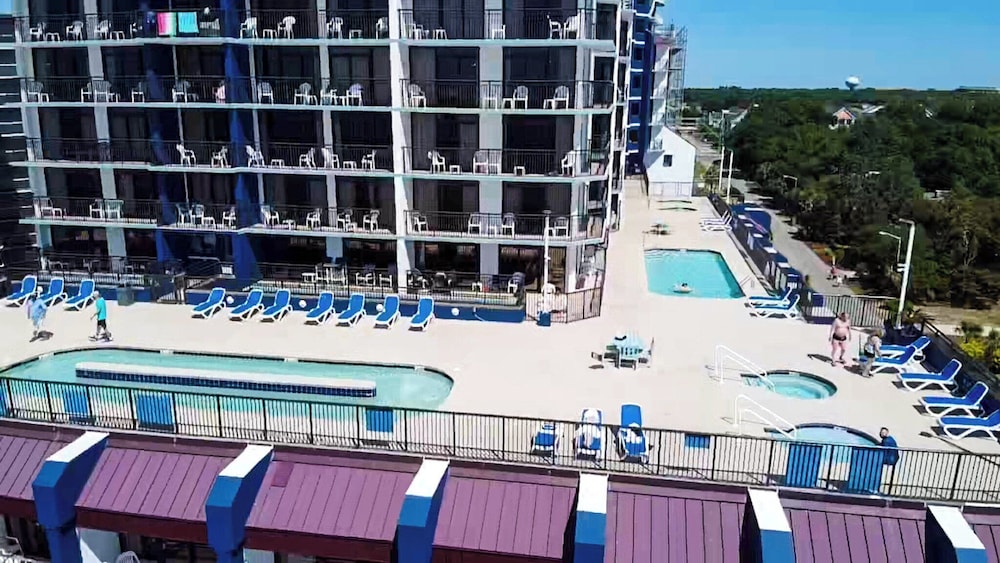 Rooftop pool