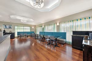 thumbnail: Breakfast area