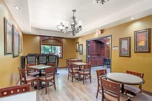 thumbnail: Breakfast area