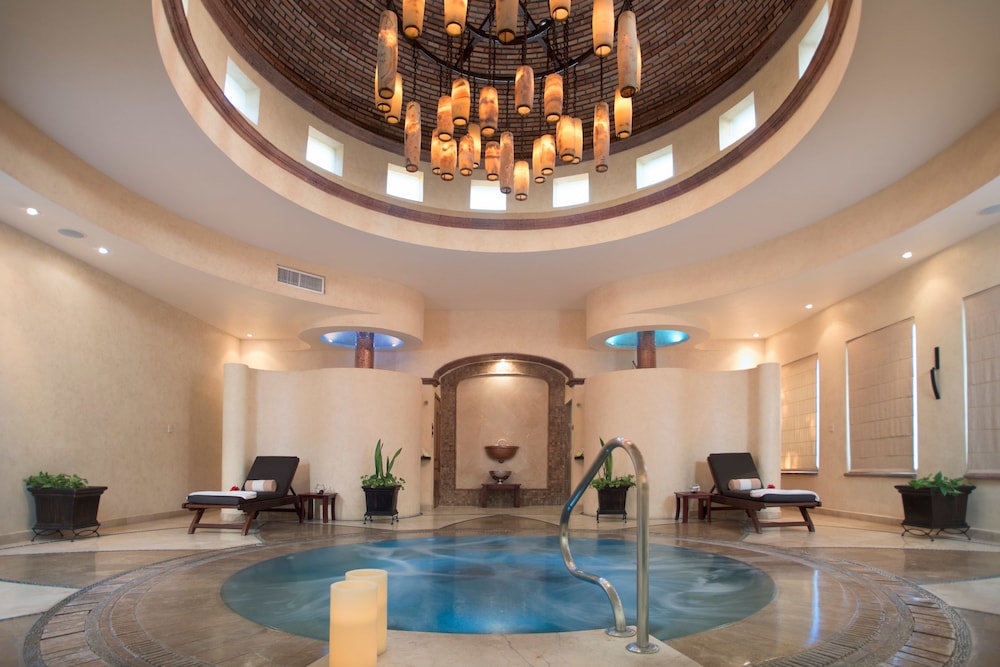Indoor spa tub