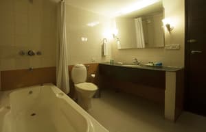 thumbnail: Deep soaking bathtub