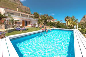 thumbnail: Pool
