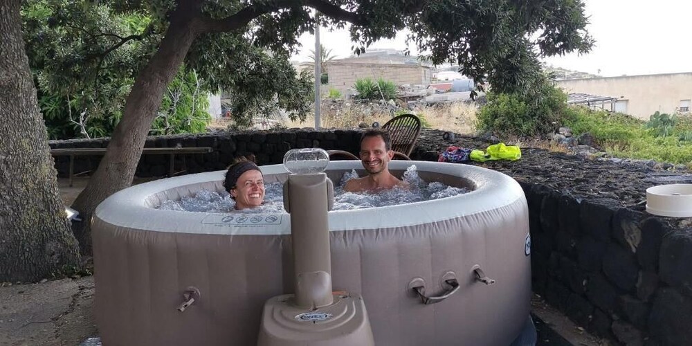 Outdoor spa tub