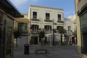 thumbnail: Front of property